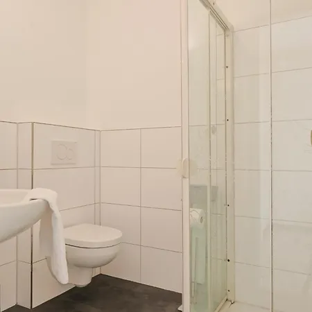 Groepsverblijf Aquarium - Voor 20 Met Sauna In מונשאו